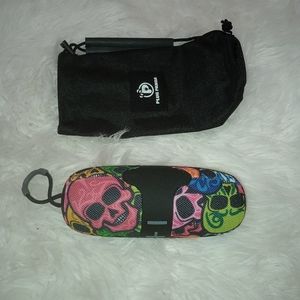 Plug Panda Colorfoul Skull Speaker.